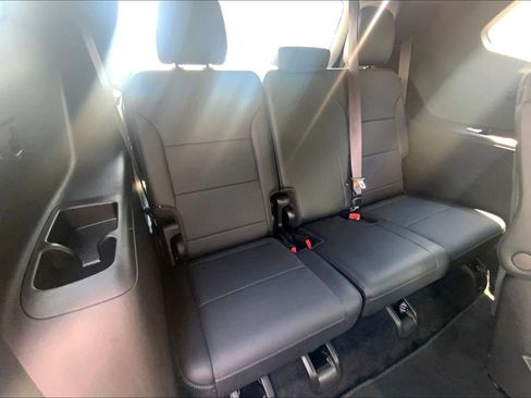 Used 2025 Buick Enclave Preferred FWD image 25