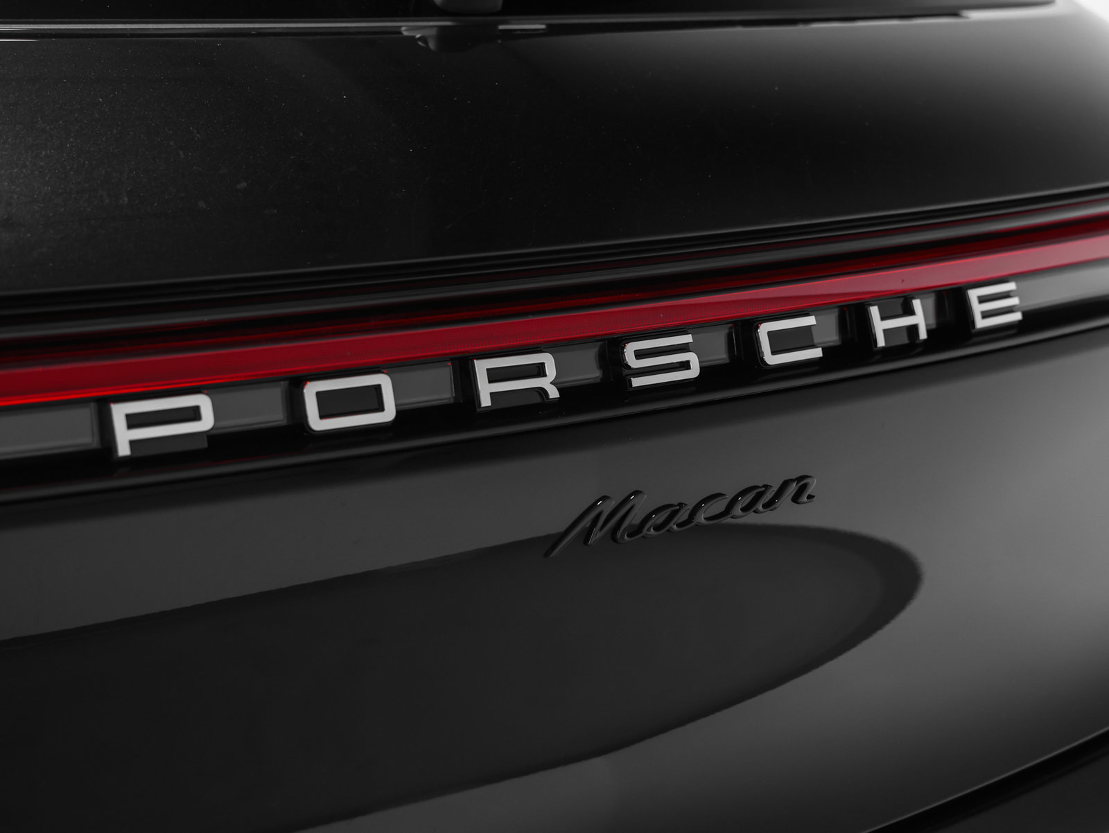 Certified 2026 Porsche Macan AWD/4WD image 17
