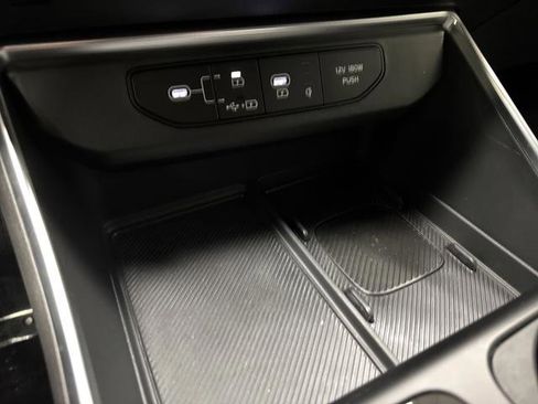 Used 2025 Kia Carnival SX w/ SX Dark Edition Package image 24