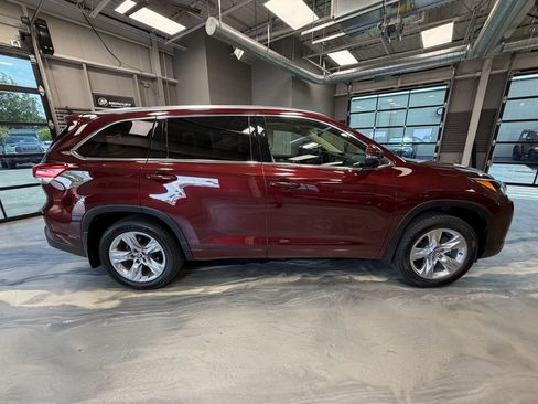 Used 2018 Toyota Highlander Limited AWD/4WD image 34