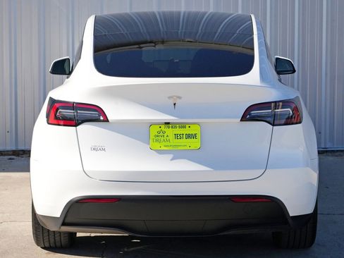 Used 2024 Tesla Model Y Long Range image 52