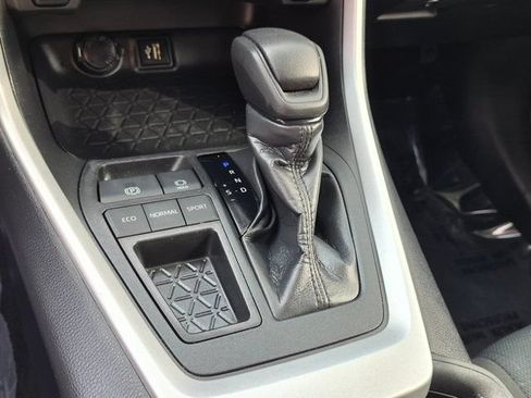 Used 2024 Toyota RAV4 XLE FWD image 20