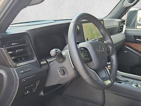 Used 2025 Lexus GX 550 w/ Accessory Package (Z1) AWD/4WD image 9
