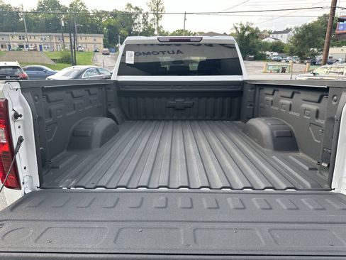 Used 2024 Chevrolet Silverado 2500 LT AWD/4WD image 14