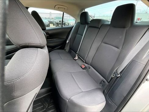 Used 2022 Toyota Corolla LE image 32
