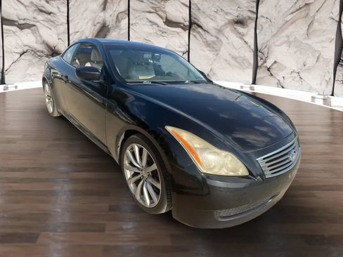 Used 2010 INFINITI G37 Convertible w/ Premium Pkg RWD image 2