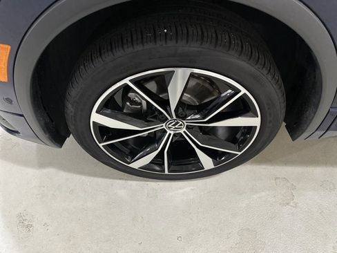 Certified 2023 Volkswagen Tiguan SEL R-Line image 11