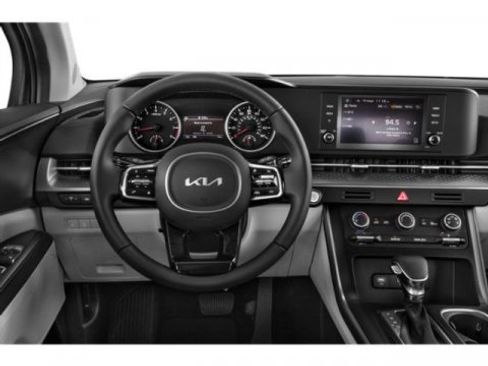 Used 2023 Kia Carnival LX image 10