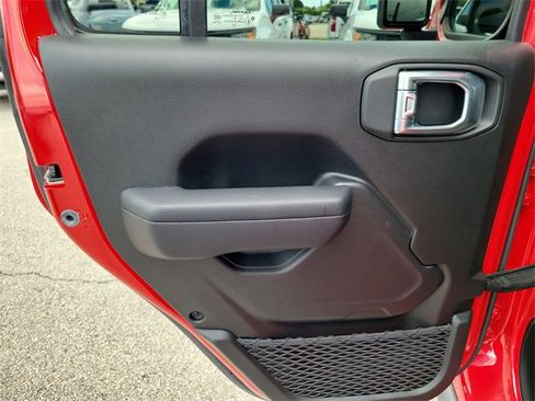 Used 2024 Jeep Gladiator Sport image 13