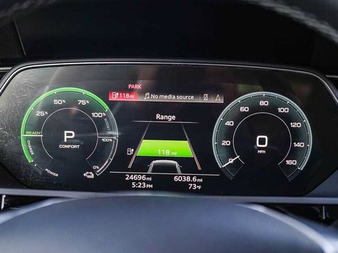 Used 2024 Audi Q8 e-tron Premium Plus w/ Premium Plus Package AWD/4WD image 25