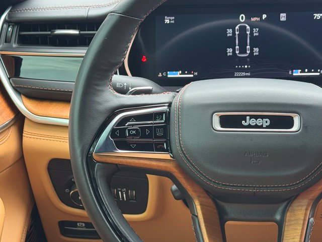 Used 2022 Jeep Grand Cherokee Summit AWD/4WD image 23