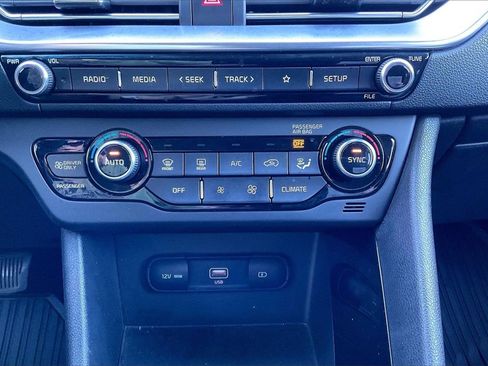 Used 2020 Kia Niro LXS image 32