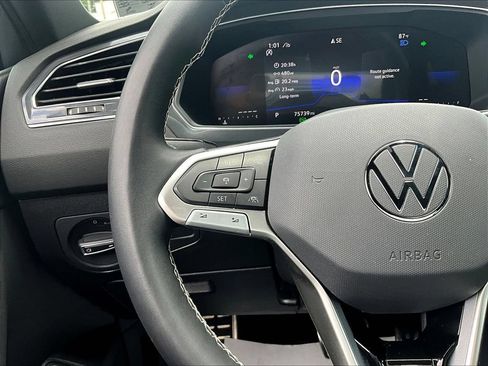 Used 2023 Volkswagen Tiguan SE R-Line AWD/4WD image 13