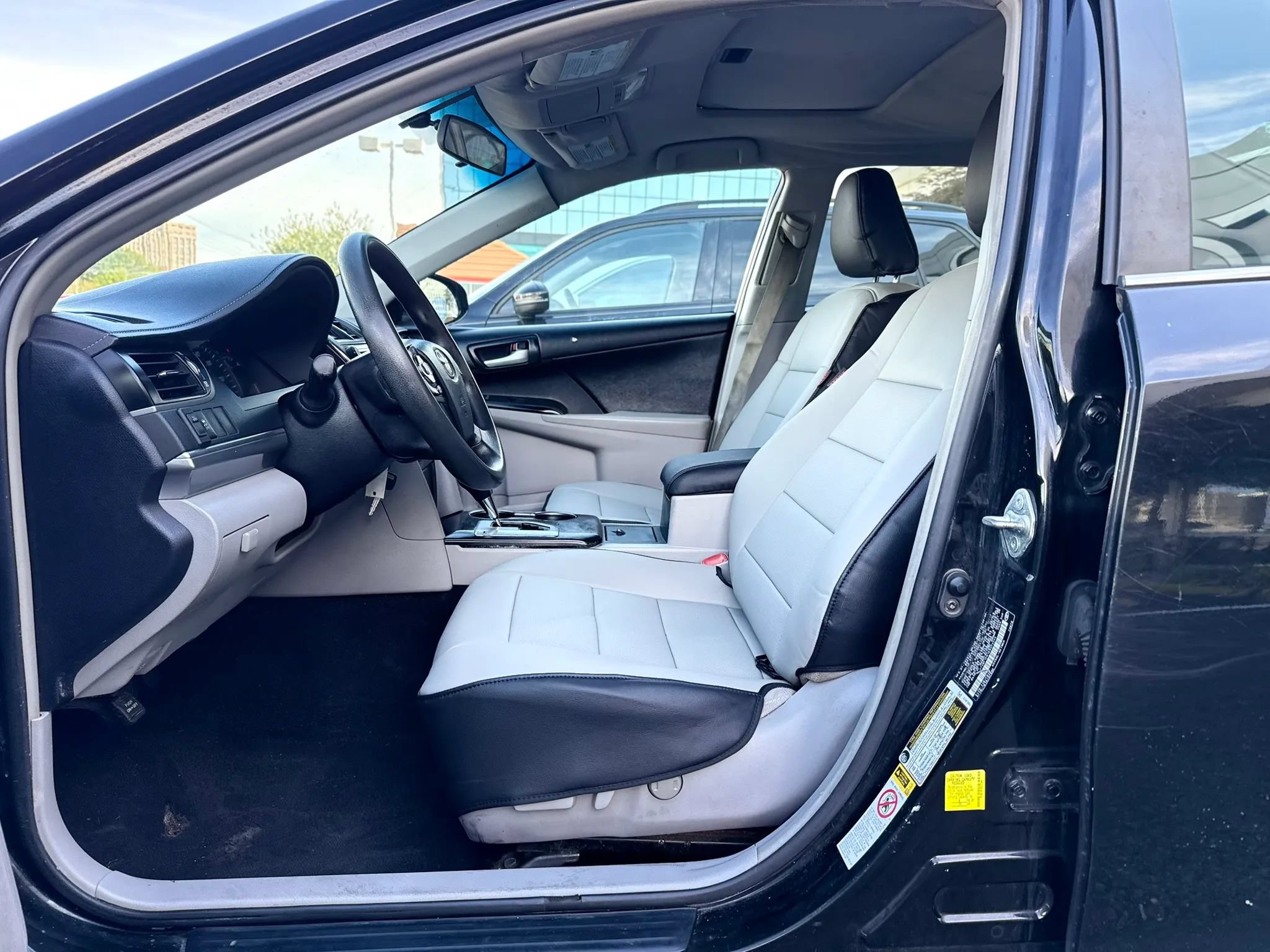 Used 2014 Toyota Camry LE FWD image 10