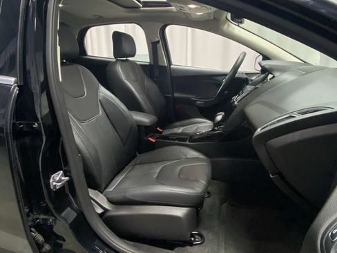 Used 2017 Ford Focus Titanium w/ Titanium Technology Package FWD image 30