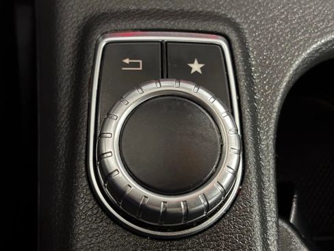 Used 2020 Mercedes-Benz GLA 250 4MATIC image 38