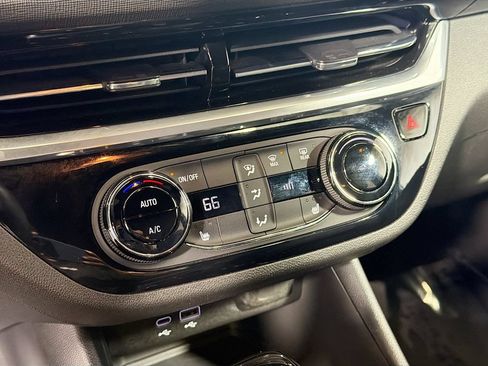 Used 2024 Buick Envista Sport Touring w/ Convenience I Package FWD image 16