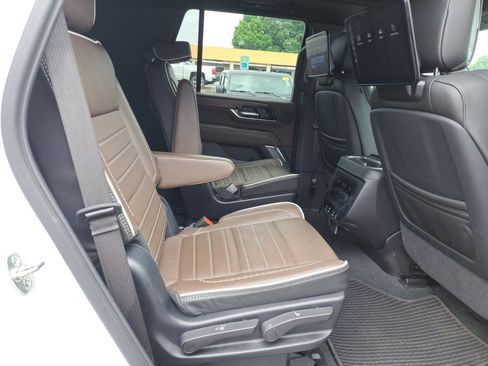 Used 2025 GMC Yukon Denali Ultimate AWD/4WD image 14