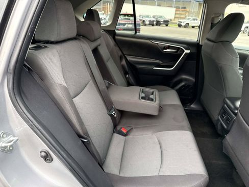 Used 2025 Toyota RAV4 XLE AWD/4WD image 17