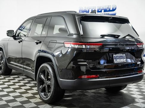 Used 2025 Jeep Grand Cherokee Limited w/ Luxury Tech Group II image 4