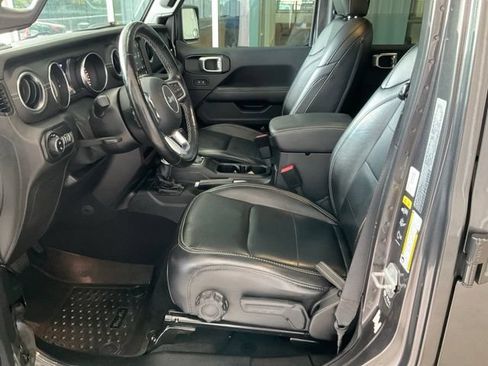 Used 2021 Jeep Gladiator Overland w/ Popular Equipment Package AWD/4WD image 3