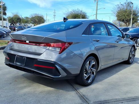 New 2025 Hyundai Elantra SEL image 7