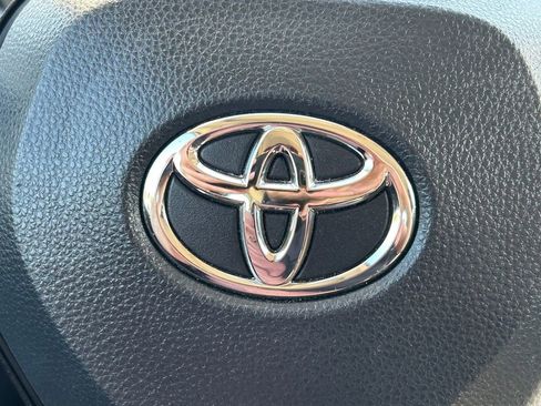 Used 2022 Toyota Corolla LE w/ LE Convenience Package image 32