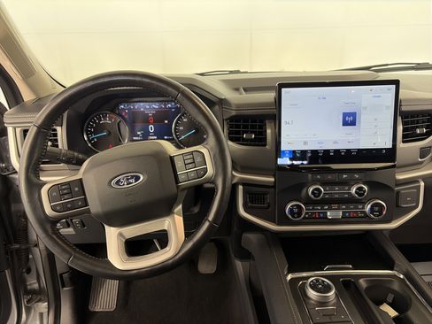 Used 2024 Ford Expedition XLT AWD/4WD image 3