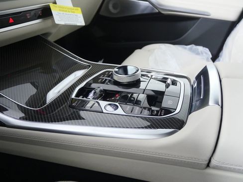 New 2026 BMW X7 M60i image 28