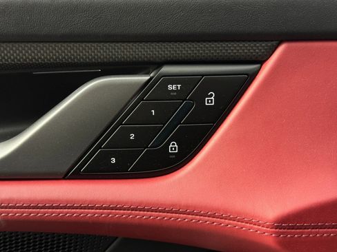 Used 2022 Porsche Taycan Turbo S image 18