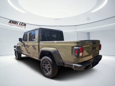 New 2025 Jeep Gladiator Sport image 5