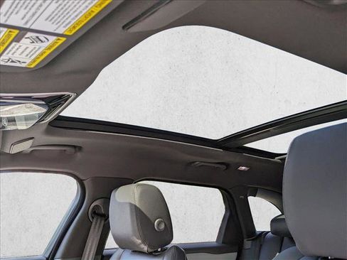 Used 2026 Land Rover Range Rover Velar Dynamic SE image 15