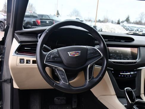 Used 2018 Cadillac XT5 Luxury w/ LPO, Wheel Lock Package image 12