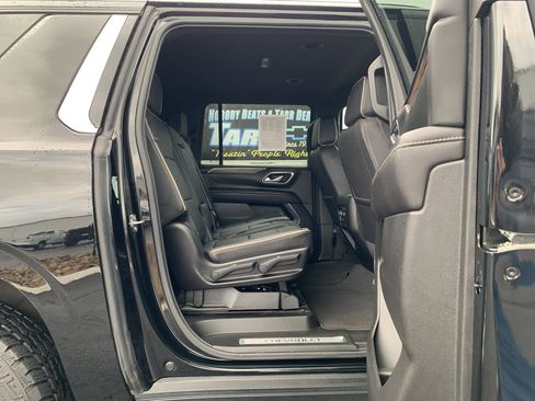 Used 2024 Chevrolet Suburban Premier image 27