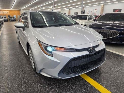 Used 2022 Toyota Corolla LE FWD image 3