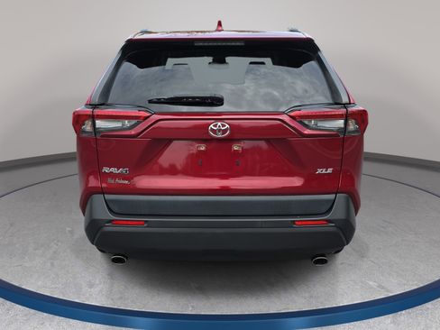 Used 2020 Toyota RAV4 XLE w/ Convenience Package FWD image 6