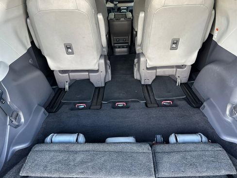 Certified 2021 Toyota Sienna Limited image 15