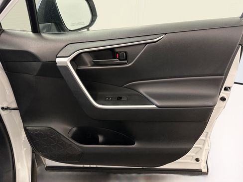 Used 2024 Toyota RAV4 LE image 33