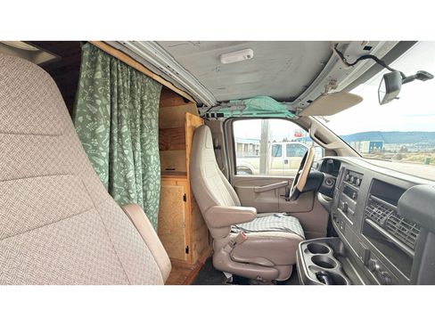 Used 2017 Chevrolet Express 2500 Extended RWD image 8
