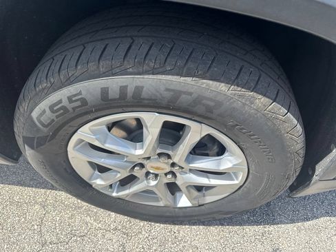 Used 2022 Chevrolet Traverse LS FWD image 4