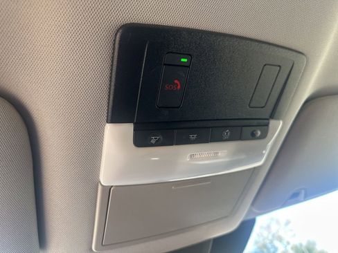 Used 2022 Nissan Pathfinder SV image 39