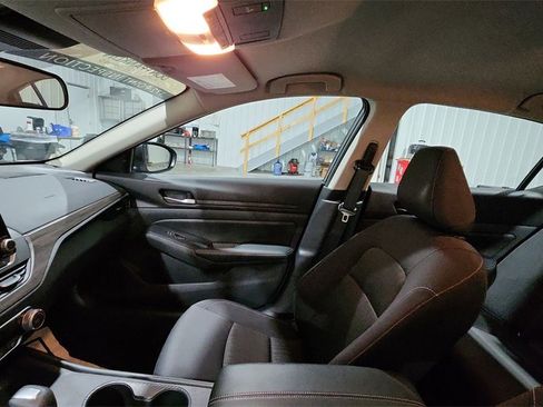 Used 2025 Nissan Altima 2.5 SV image 11