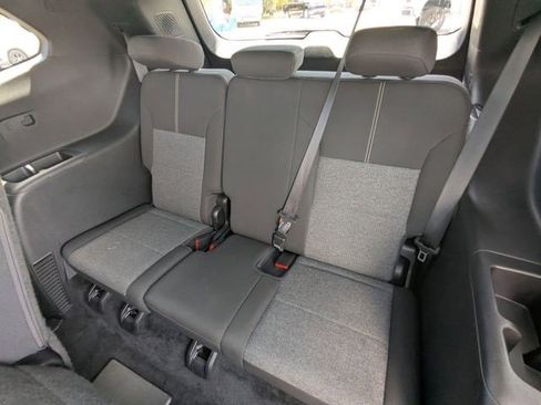 Certified 2025 GMC Acadia Elevation FWD image 18