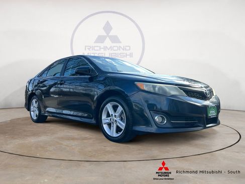 Used 2013 Toyota Camry SE image 1