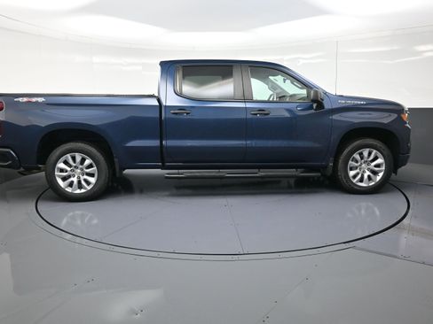 Used 2023 Chevrolet Silverado 1500 Custom image 2