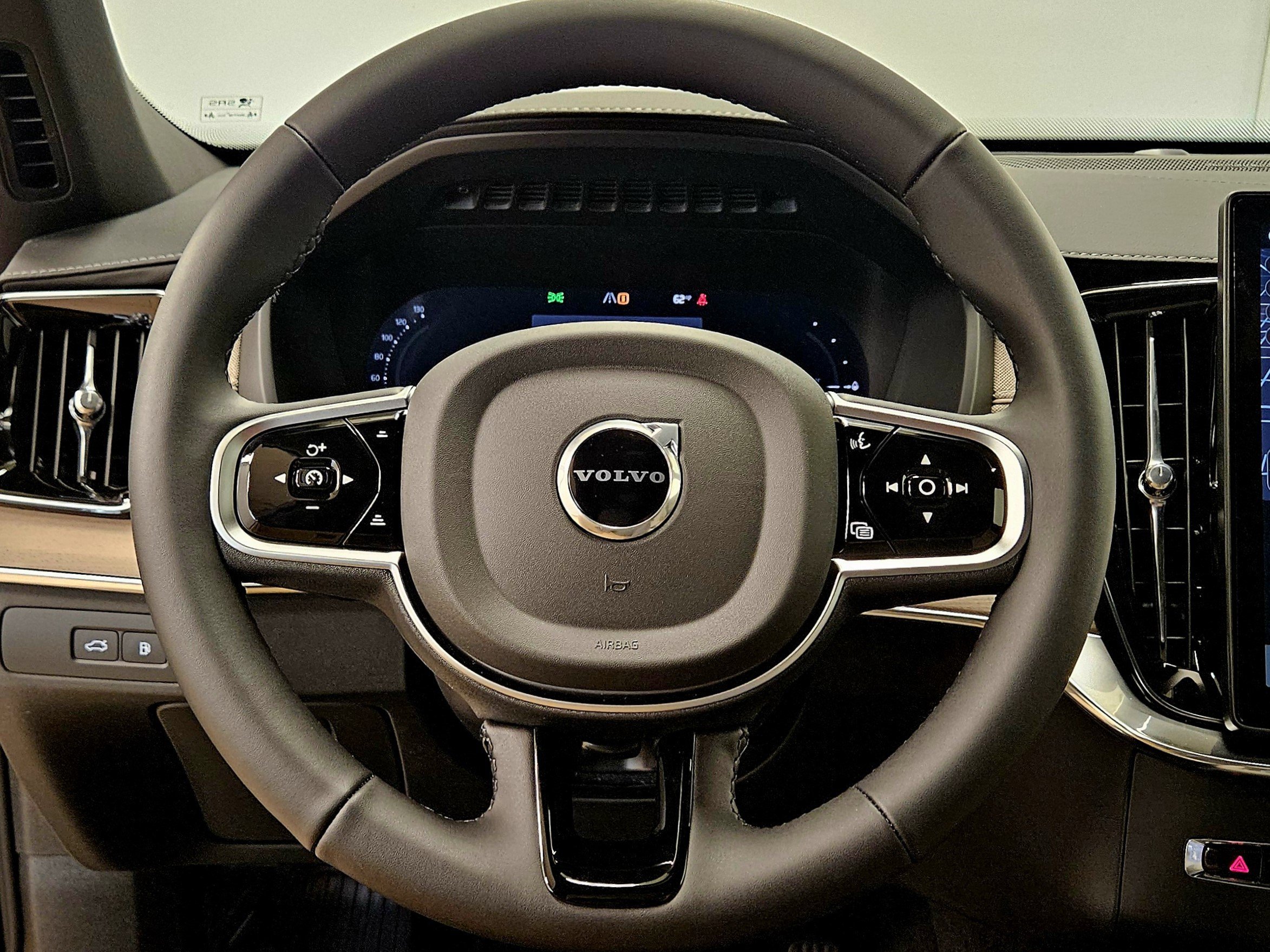 New 2026 Volvo XC90 T8 Plus w/ Protection Package Premier AWD/4WD image 45