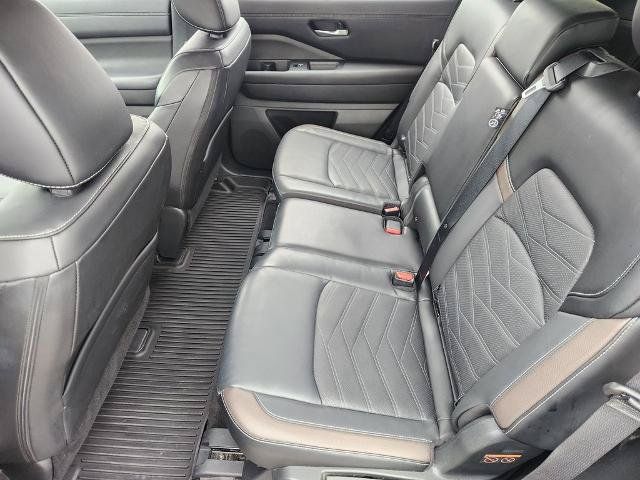 Certified 2024 Nissan Pathfinder Platinum w/ Cargo Package FWD image 21