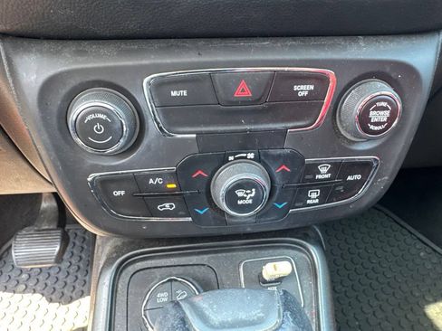 Used 2018 Jeep Compass Trailhawk w/ Leather Interior Group AWD/4WD image 11