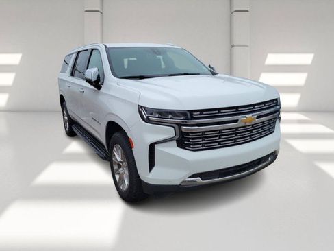 Used 2021 Chevrolet Suburban Premier w/ Premium Package image 3