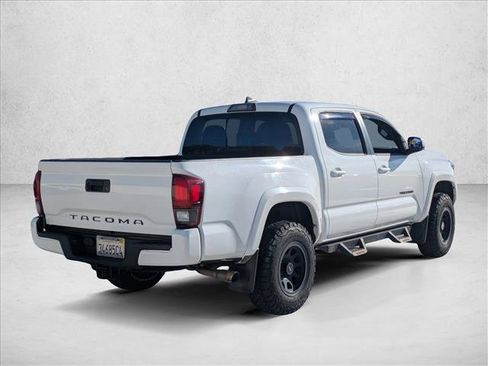 Used 2018 Toyota Tacoma TRD Sport image 5